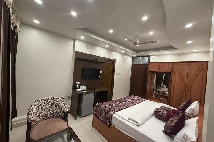 Room 2 of 12
