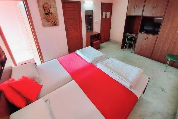 Room 13 of 24