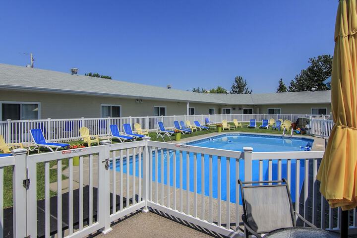 Pool 19 of 33