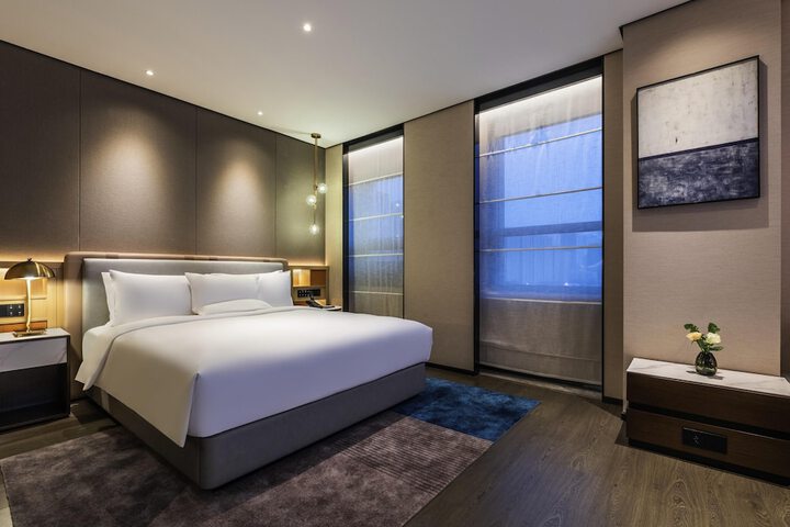 Room 17 of 38