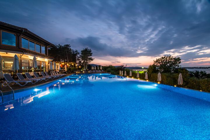 Pool 28 of 78