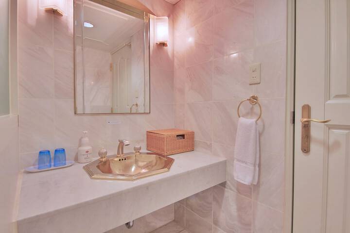 Clean Restrooms