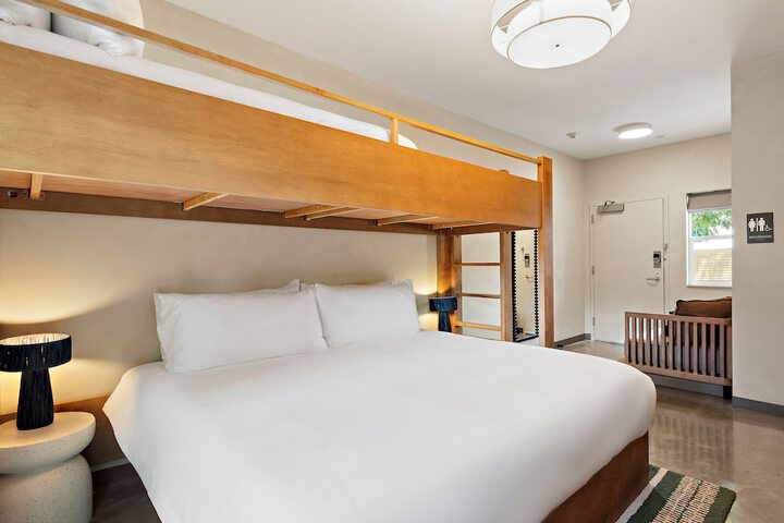 Room 2 of 73