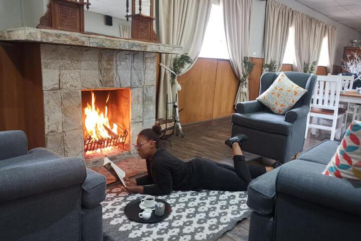 Lounge 10 of 23