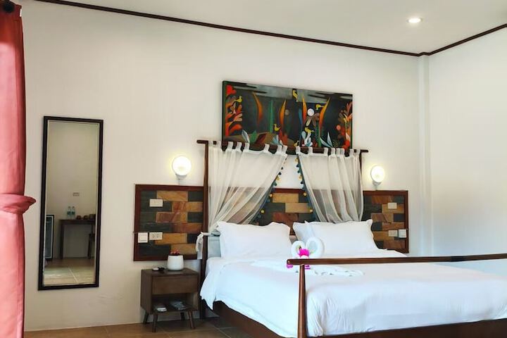 Room 4 of 19