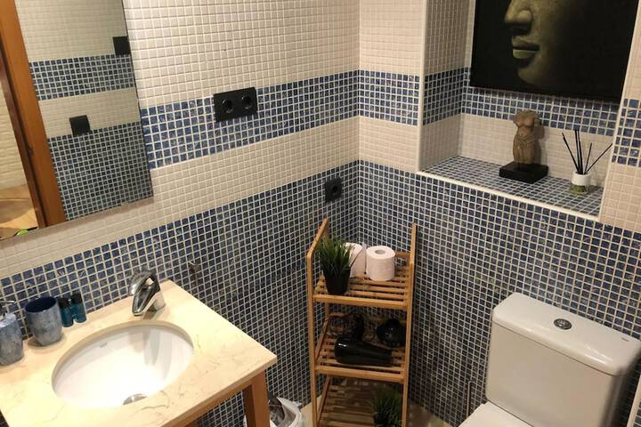 Room 5 of 18