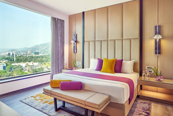 Room 4 of 27