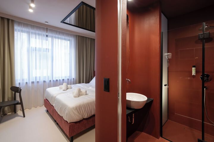 Room 44 of 133