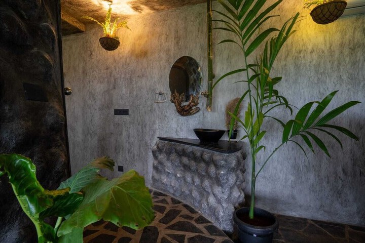 Room 32 of 56