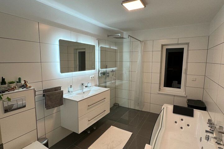 Room 7 of 25