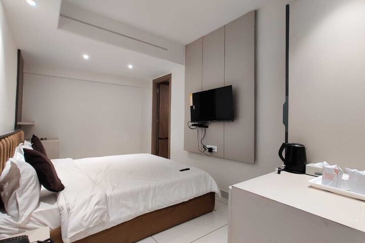 Room 9 of 15