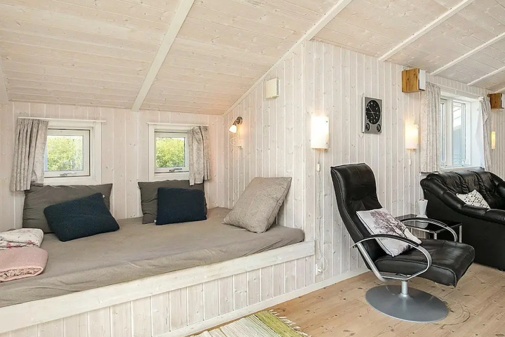 Room 5 of 13