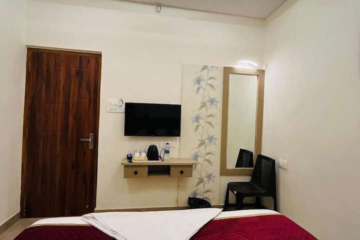 Room 6 of 23