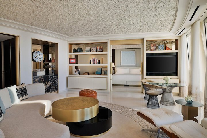 Room 27 of 61