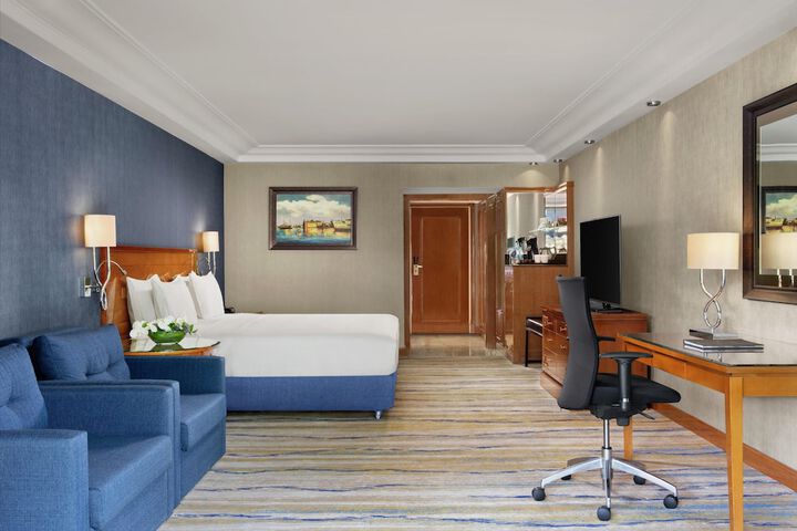 Room 33 of 207