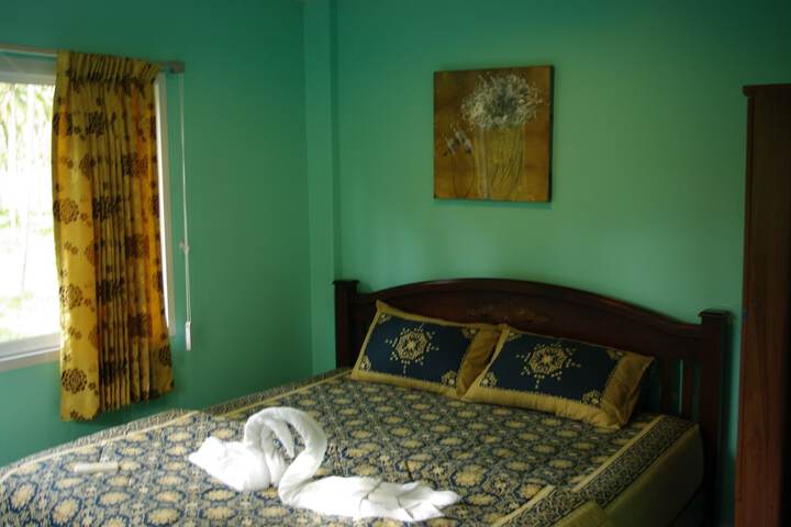 Room 2 of 39