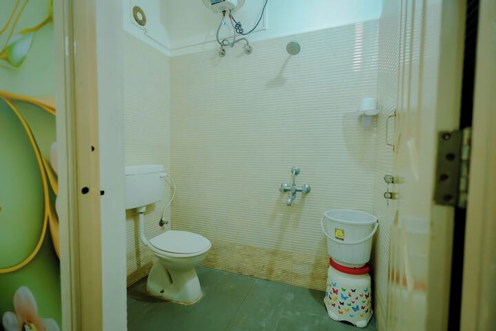 Room 52 of 94