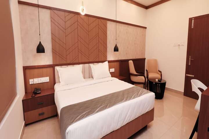 Room 12 of 18