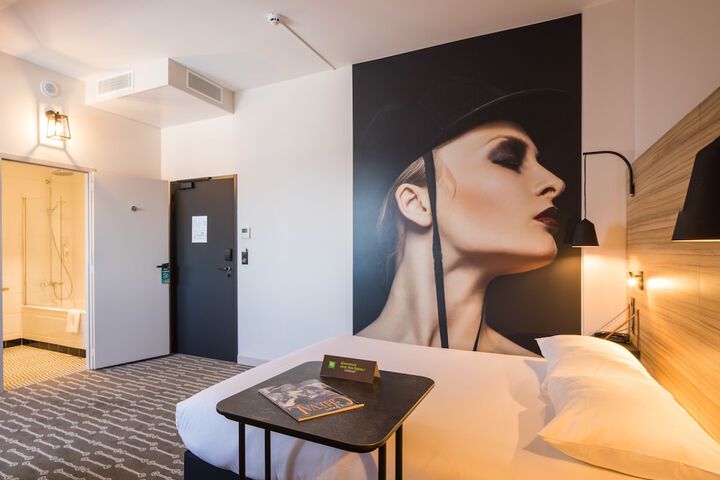 Room 25 of 53