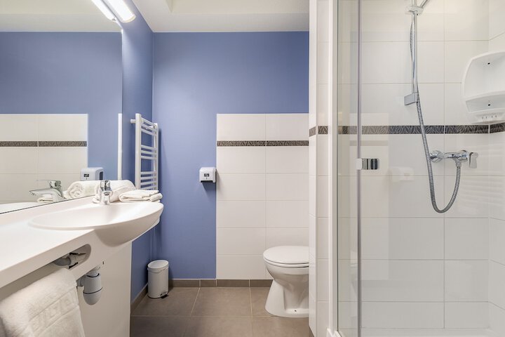 Room 10 of 19