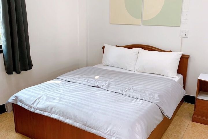 Room 12 of 27