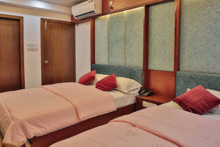 Room 5 of 32