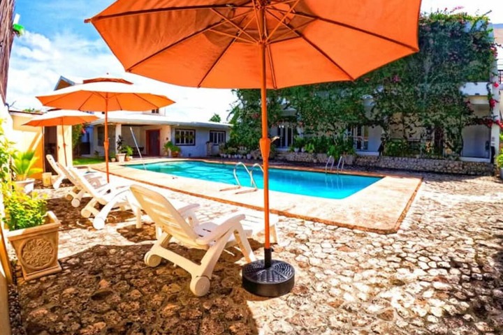 Divers Lodge Plumeria in Moalboal