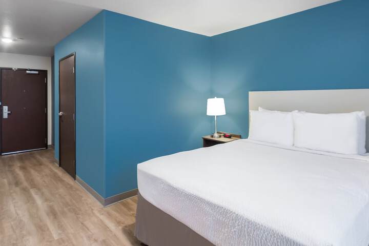 Suite Queen Bed (5 of 10)