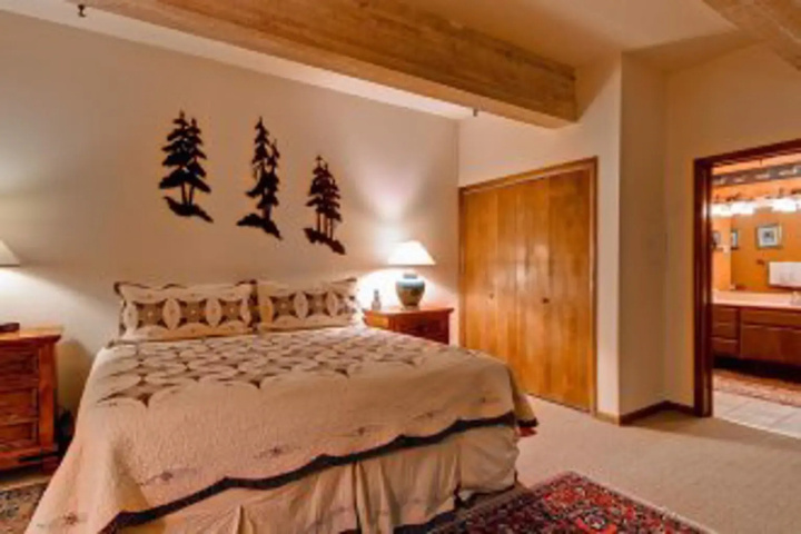 Room 5 of 13