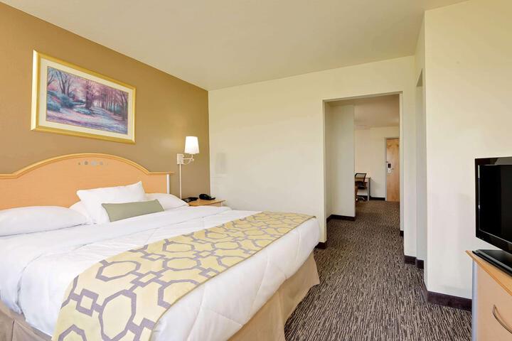 1 King Bed (7 of 18)