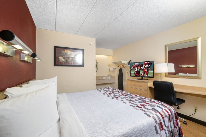 1 King Bed (4 of 23)