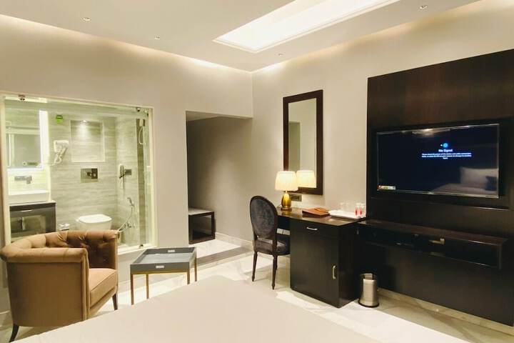 Room 27 of 63