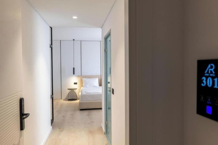 Room 13 of 100