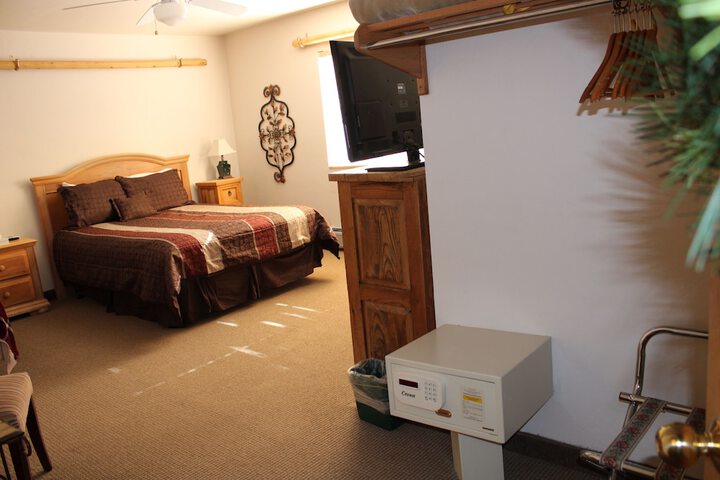 Room 28 of 104