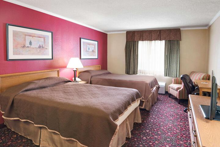 2 Double Beds (9 of 12)