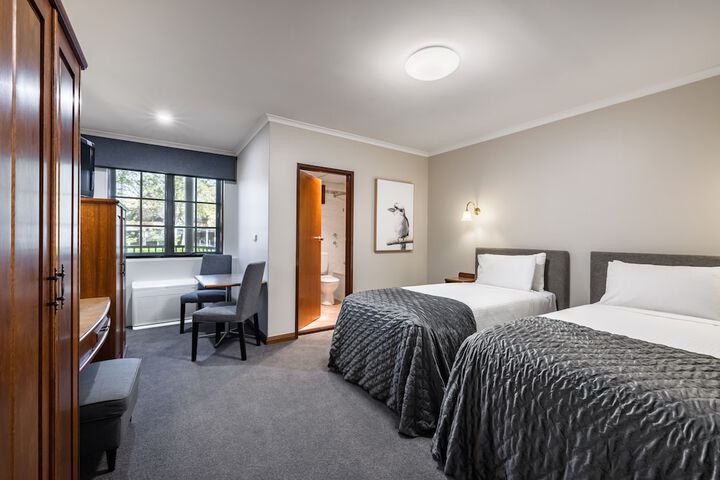 Room 9 of 38