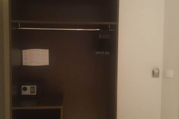 Room 20 of 33