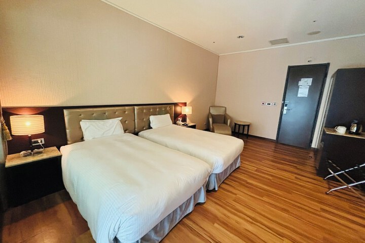 Room 15 of 51