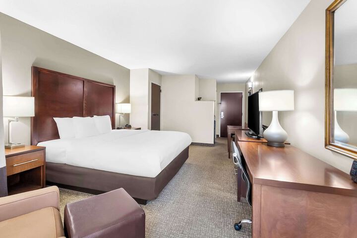 1 King Bed Suite (16 of 16)