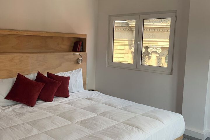 Room 33 of 108