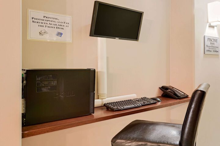 Business Center 53 of 55