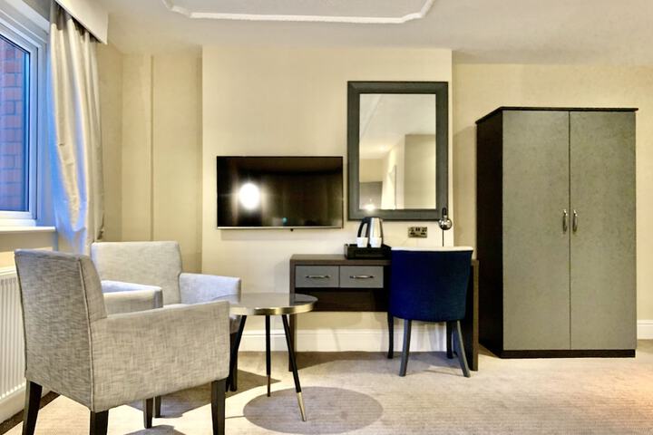 Room 11 of 105
