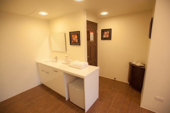 Room 14 of 18