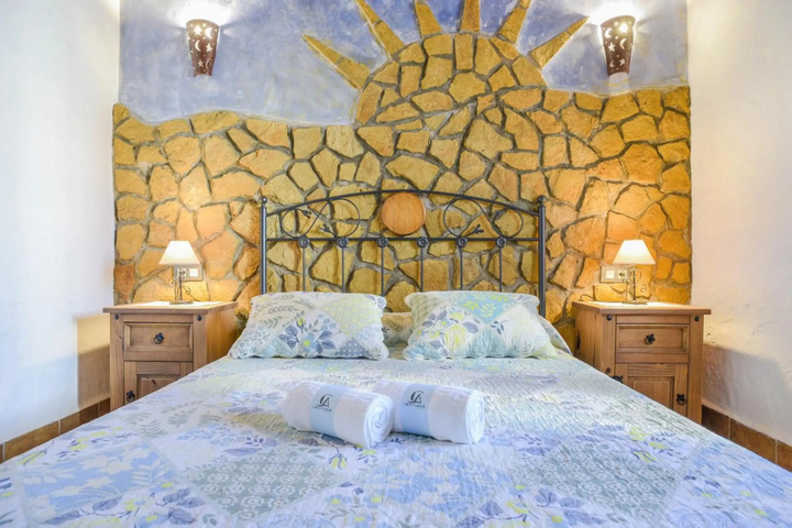 Room 4 of 18