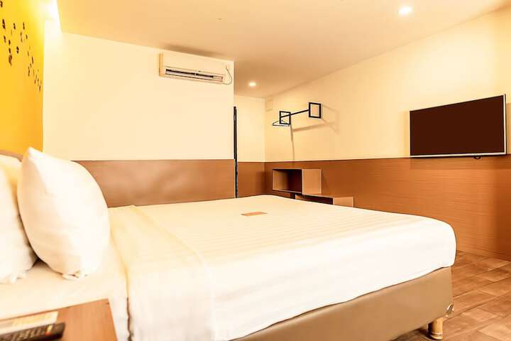 Room 16 of 107
