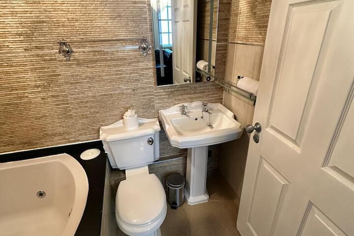 Room 125 of 171