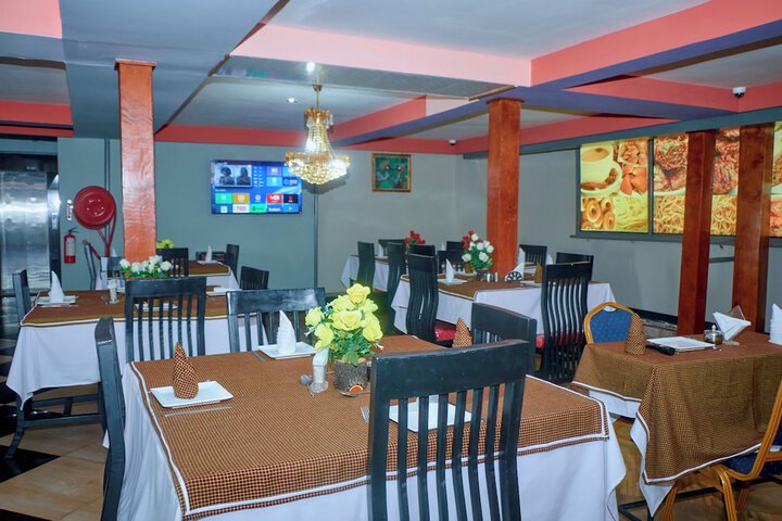 Dining 15 of 27