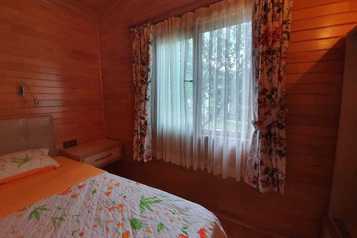 Room 5 of 80