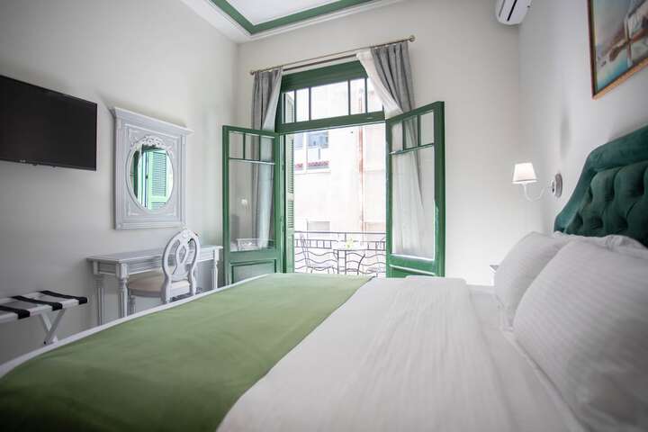 Room 9 of 66