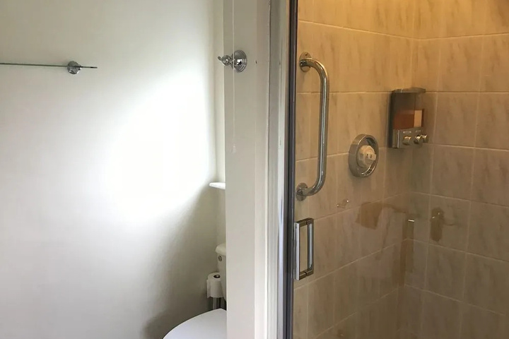 Room 8 of 17